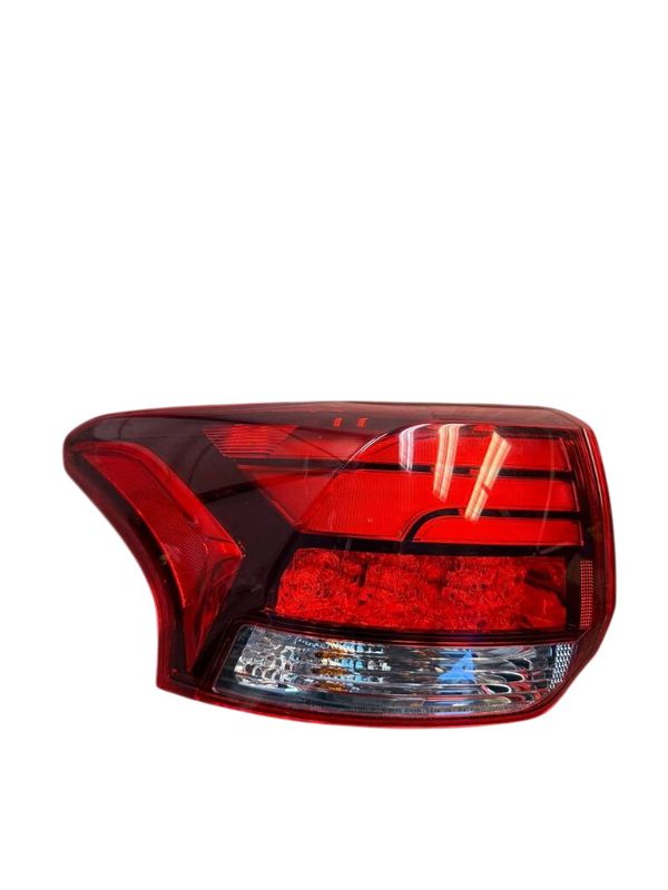 8330B173 Feu arrière gauche MITSUBISHI OUTLANDER III (GG, GF, ZJ, ZK, ZL) (2012-2021) — Livraison en Europe