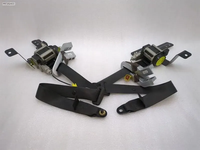 Aston Martin VANTAGE Front seatbelt V8 — Europe Delivery