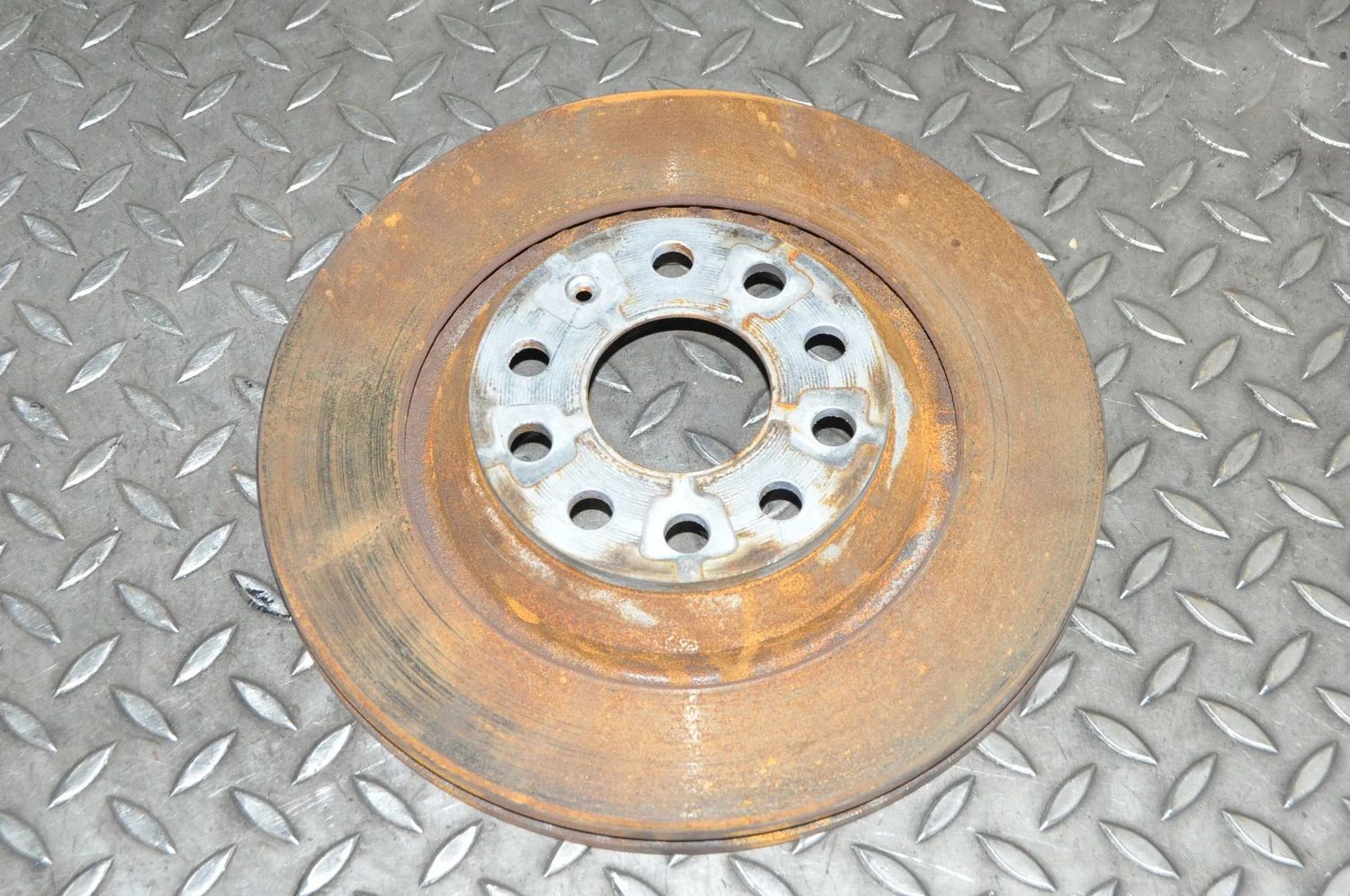 Hinten rechts Bremse disc VW GOLF (VII 5G1, BQ1, BE1, BE2) (2012-2021) — Europa-Versand