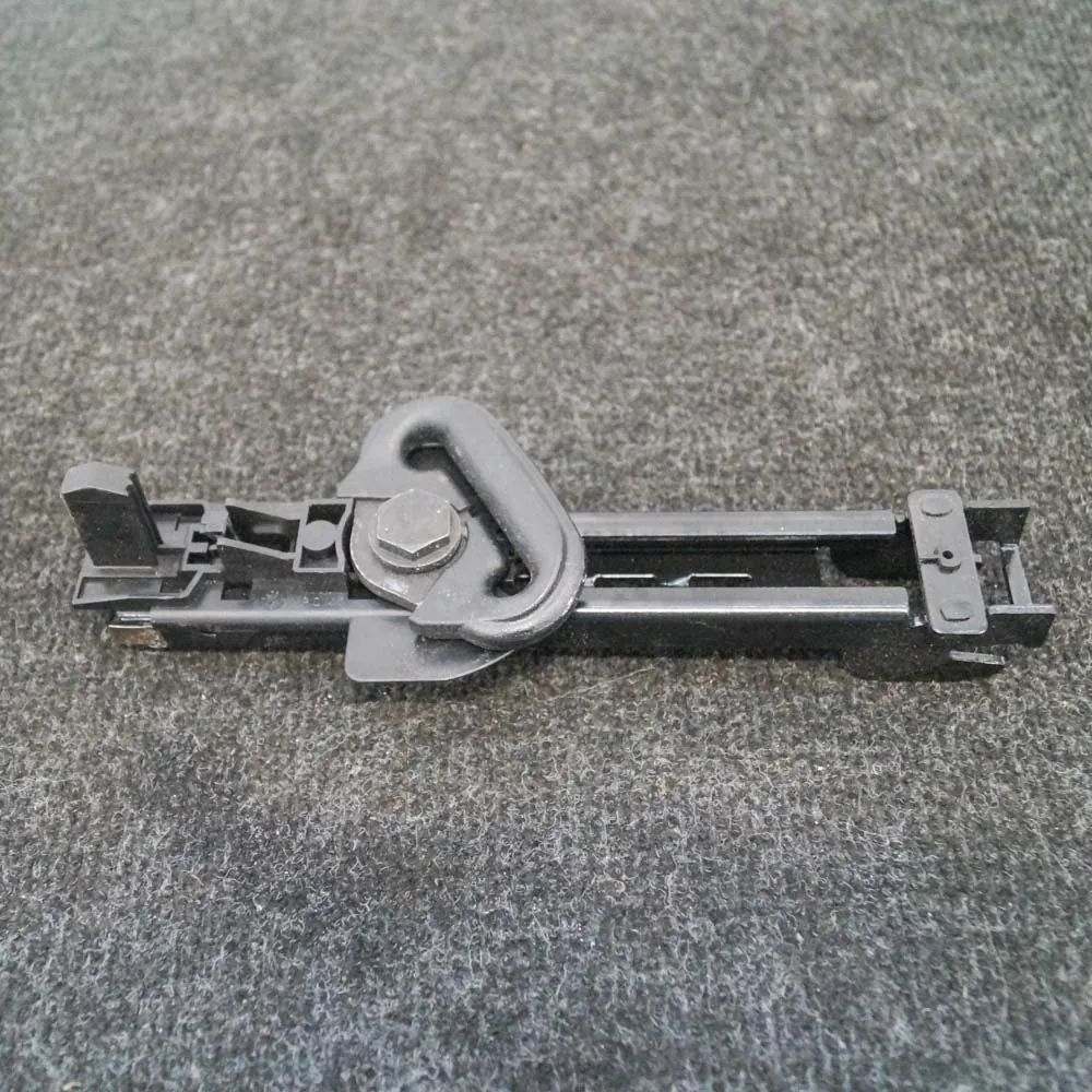 8E0857833E Przedni prawy seatbelt height adjuster AUDI A4 (Avant 8K5, B8) (2007-2015) — Dostawa w Europie