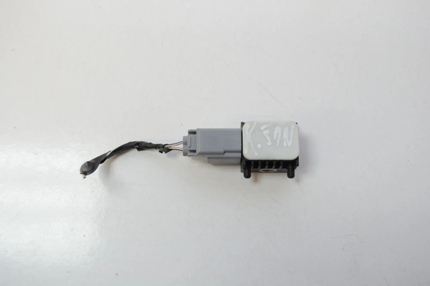 3m5t-14b342-ab Vänster sida krocksensor FORD FOCUS (C-MAX) (2003-2007) — Leverans i Europa