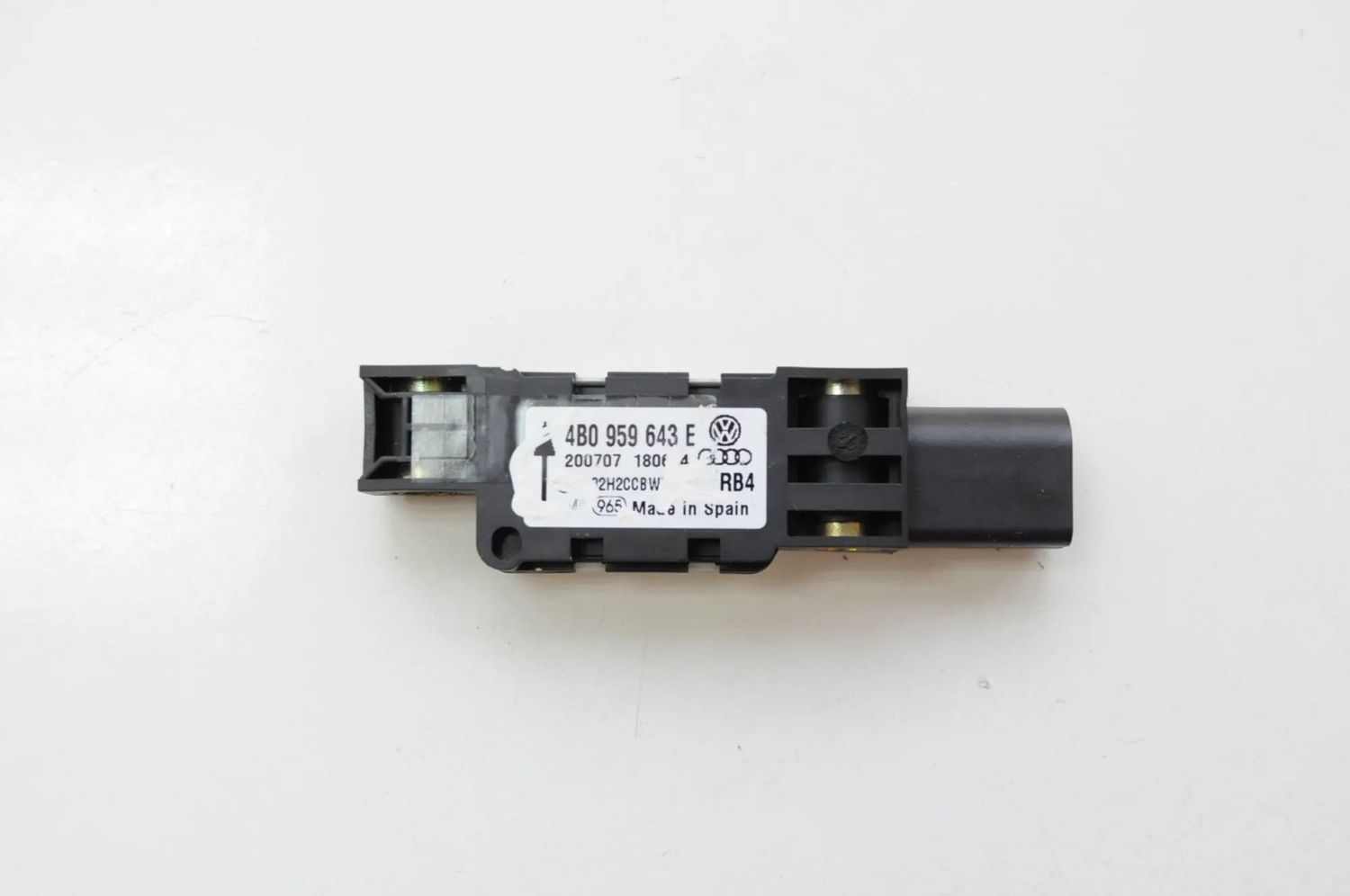 4B0959643E Bak vänster krocksensor VW TOUAREG (7LA, 7L6, 7L7) (2002-2010) — Leverans i Europa