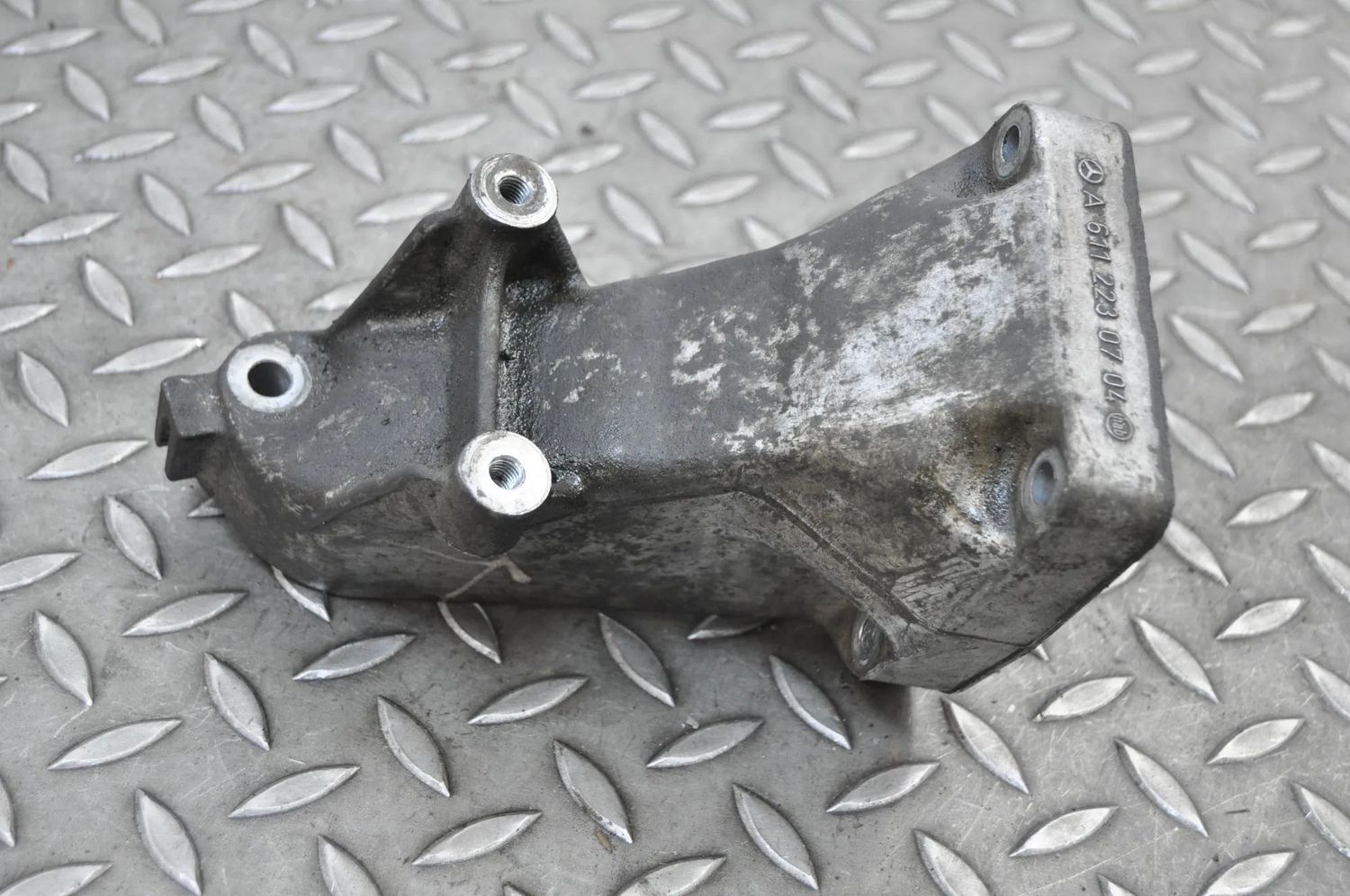 A6112230704 Links Seite Motor Halter MERCEDES-BENZ E-CLASS (W211) (2002-2009) — Europa-Versand