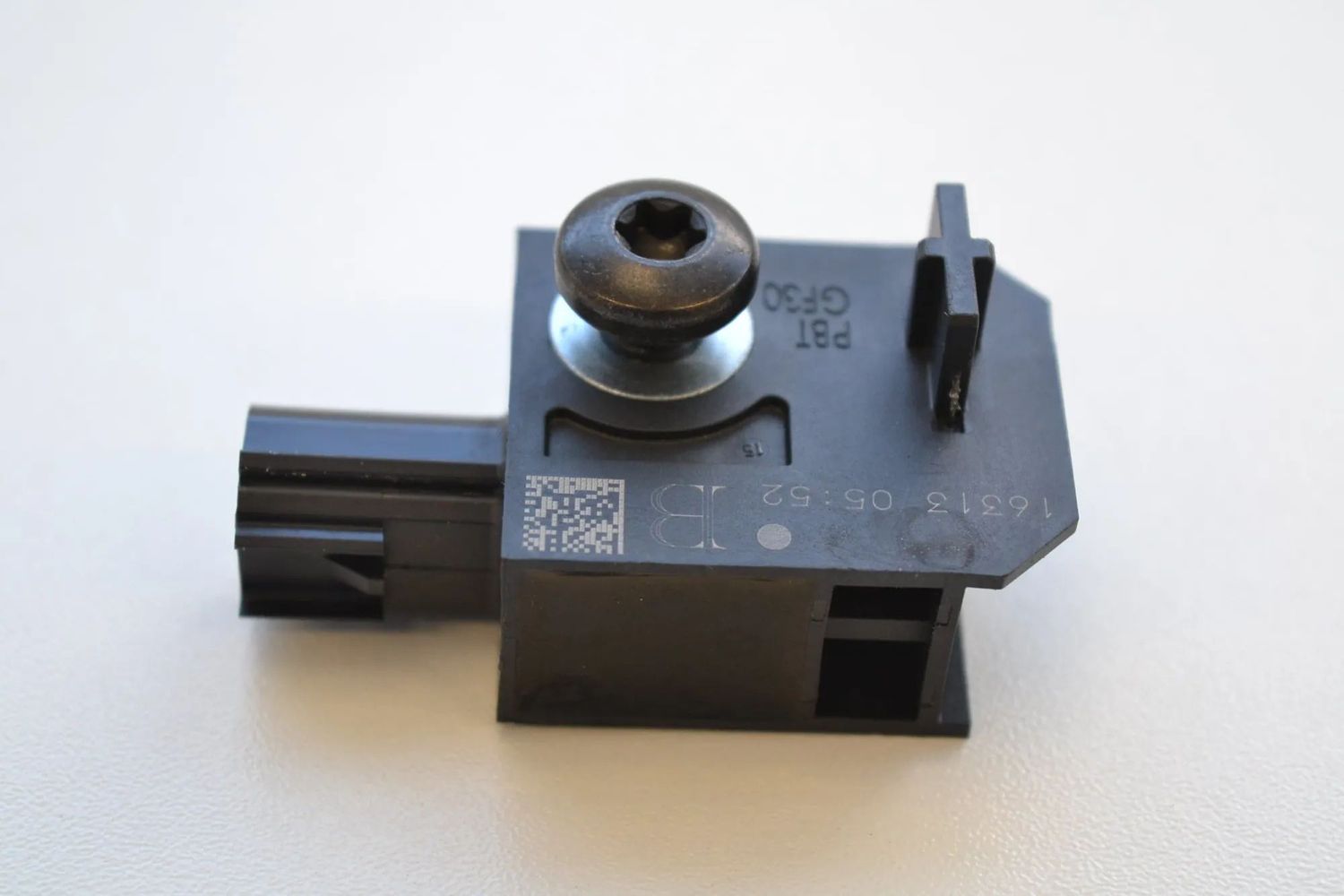 13502577 Fram vänster krocksensor OPEL ASTRA (J GTC) (2011-...) — Leverans i Europa