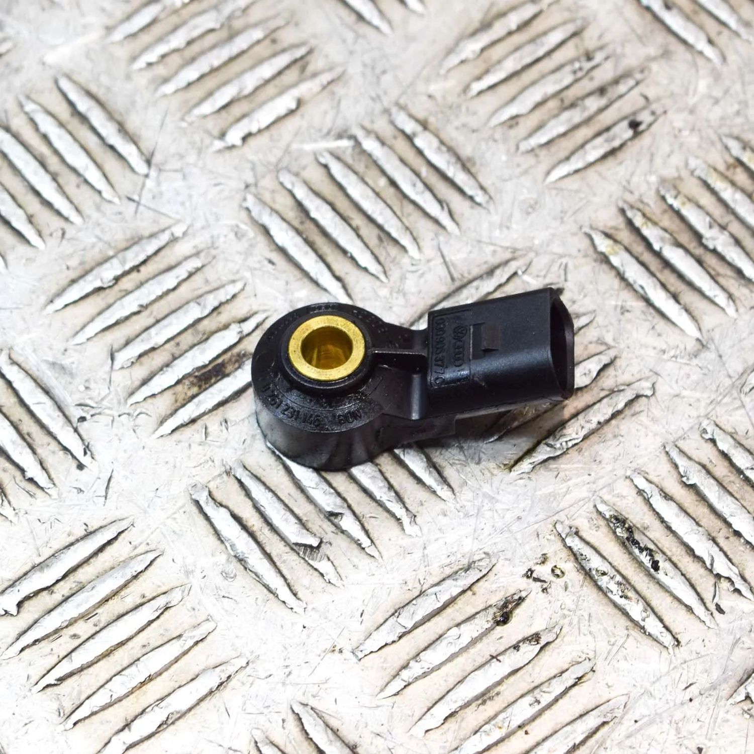 030.905.377.C, 0261231146, 030905377C Motor knock Sensor PORSCHE PANAMERA (971) (2016-...) — Europa-Versand