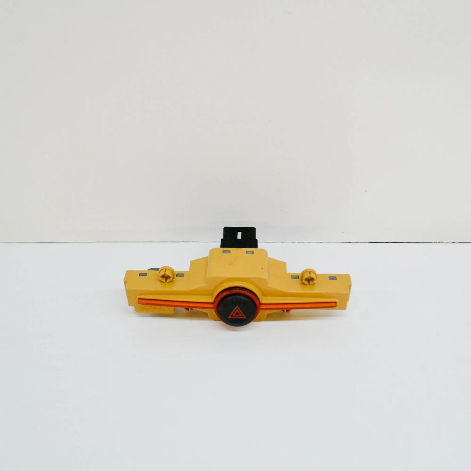 Hazard button KIA CARENS (III UN) (2006-...) — Dostawa w Europie