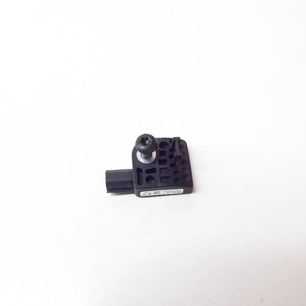 1005274-00-B Höger sida krocksensor TESLA MODEL S (2012-...) — Leverans i Europa