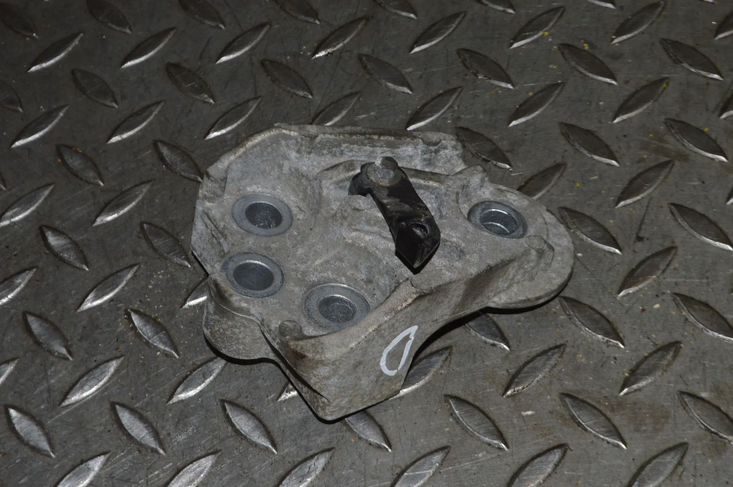 Prawy boczny silnik mocowanie FORD FIESTA (VI) (2008-...) — Dostawa w Europie