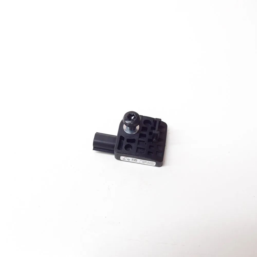 1005274-00-B Vänster sida krocksensor TESLA MODEL S (2012-...) — Leverans i Europa