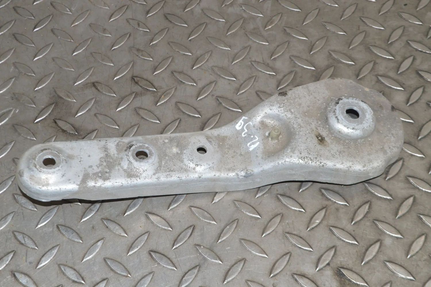 6861142 Lewy boczny subframe mocowanie BMW 5 SERIES (G30) (2016-...) — Dostawa w Europie