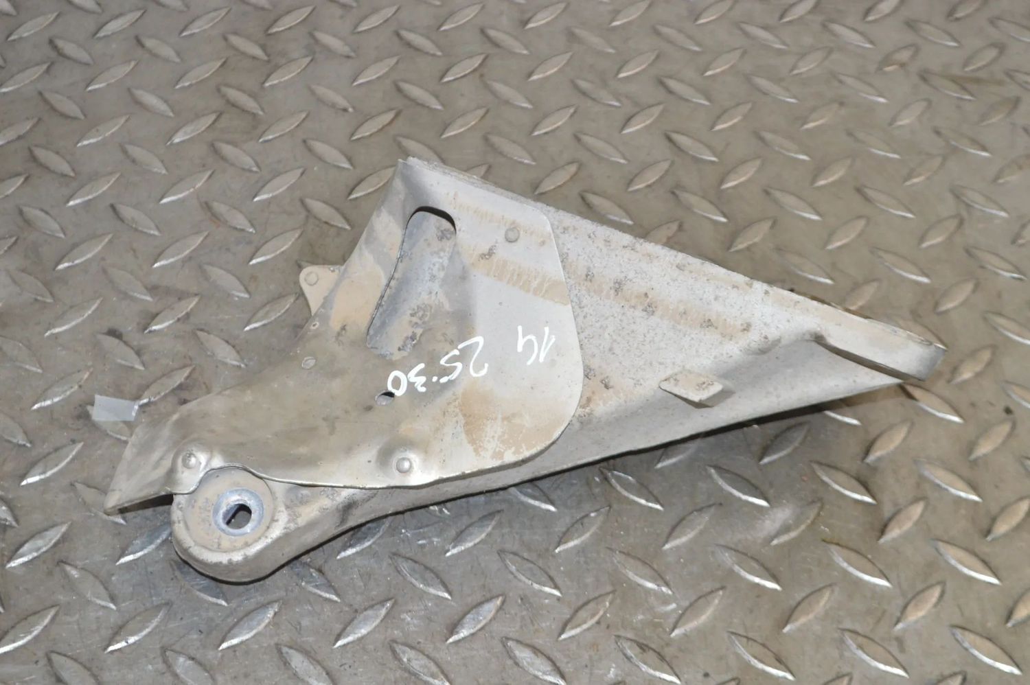 6765004 Labais sānu dzinējs stiprinājums BMW 3 SERIES (E90) (2004-2011) — Piegāde Eiropā