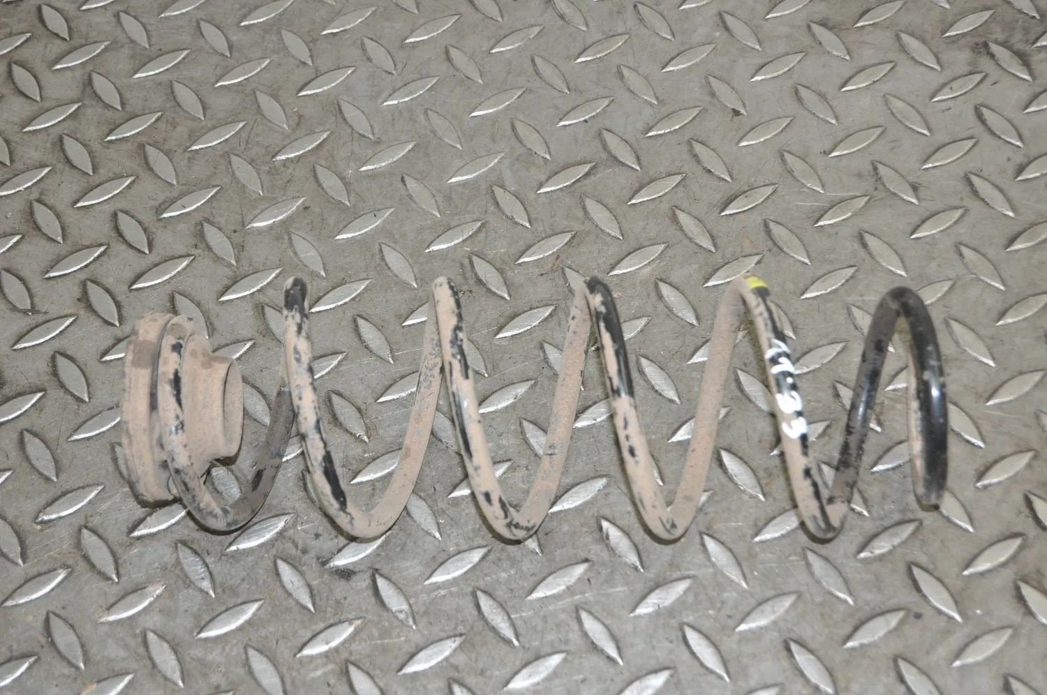 Aizmugurējais kreisais spole spring VW UP (121, 122, BL1, BL2) (2011-...) — Piegāde Eiropā