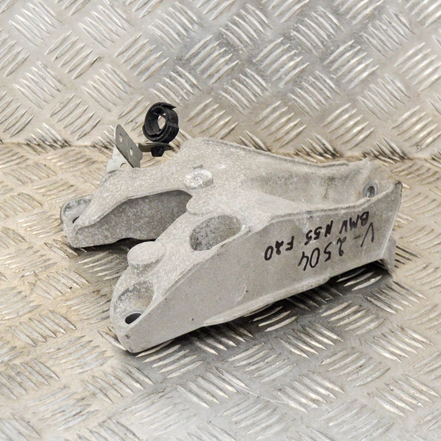 6789093 Left Side Engine Bracket BMW 1 SERIES (F20) (2010-2019) — Europe Delivery