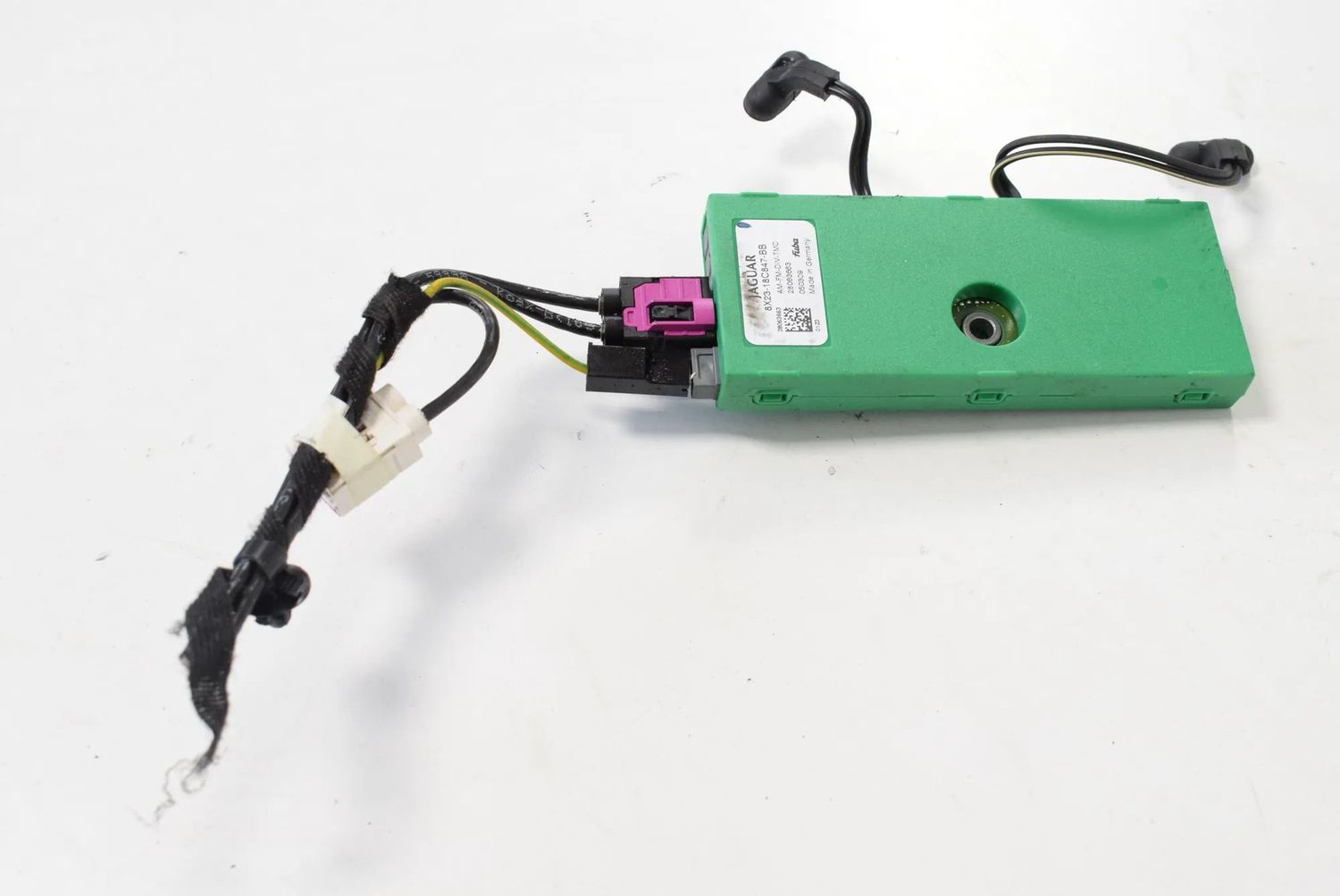 8X23-18C847-BB Antenna Amplifier JAGUAR XF (X250) (2008-2015) — Europe Delivery