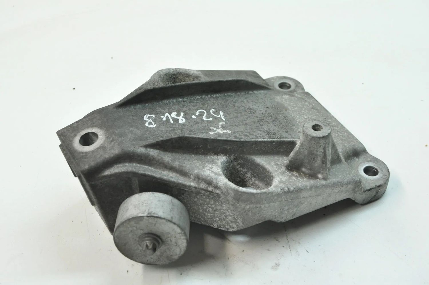 6777623 Left Side Engine Bracket BMW 7 SERIES (F01, F02) (2008-2015) — Europe Delivery