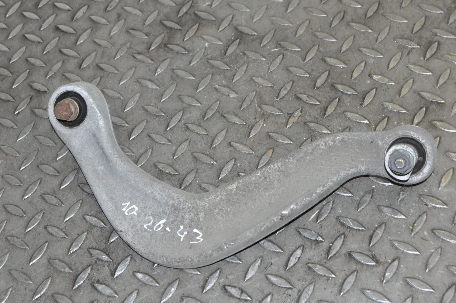 Rear Right Control Arm AUDI A4 (Avant 8K5, B8) (2007-2015) — Europe Delivery