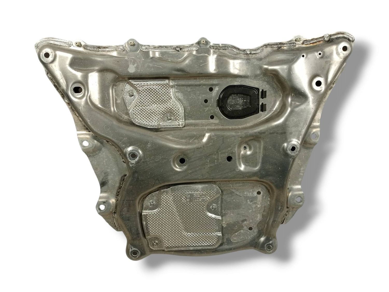 BMW X7 Engine splash shield/under tray OEM 31106878068 — Europe Delivery