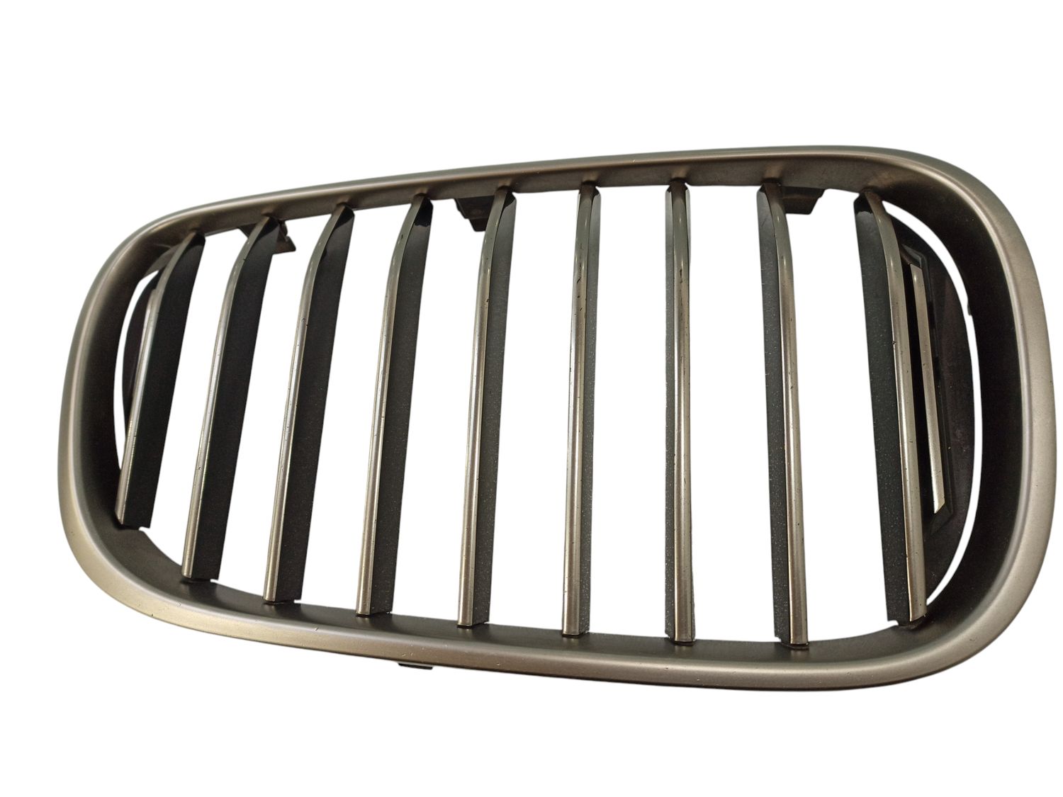 BMW 7 SERIES Front bumper upper radiator grill OEM 51137357012 — Europe Delivery