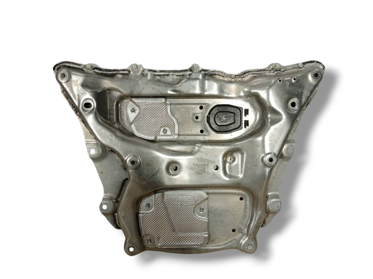 BMW X7 Engine splash shield/under tray OEM 31106878068 — Europe Delivery