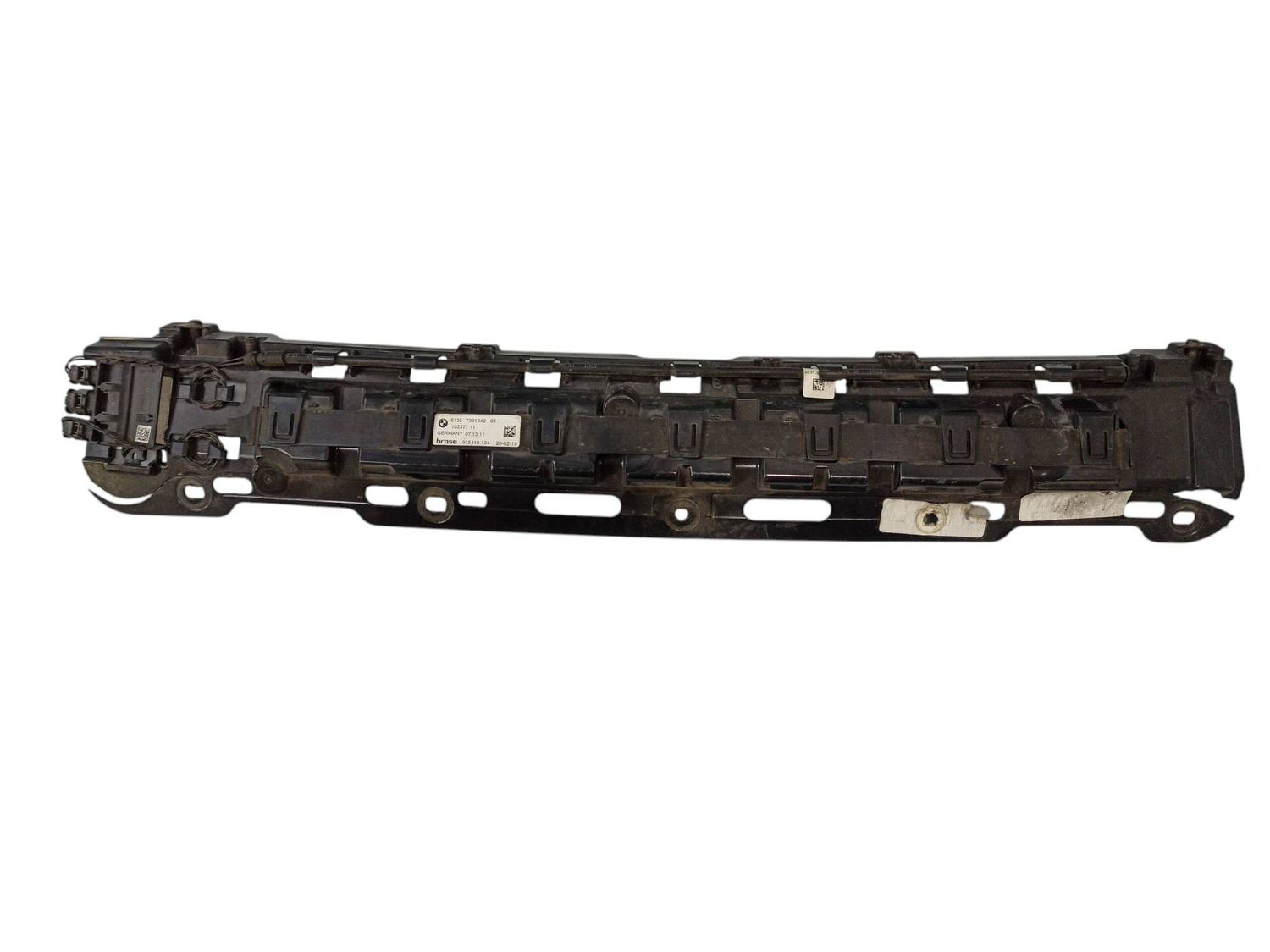 BMW 3 SERIES Rear bumper mounting bracket OEM 61357273666 — Europe Delivery