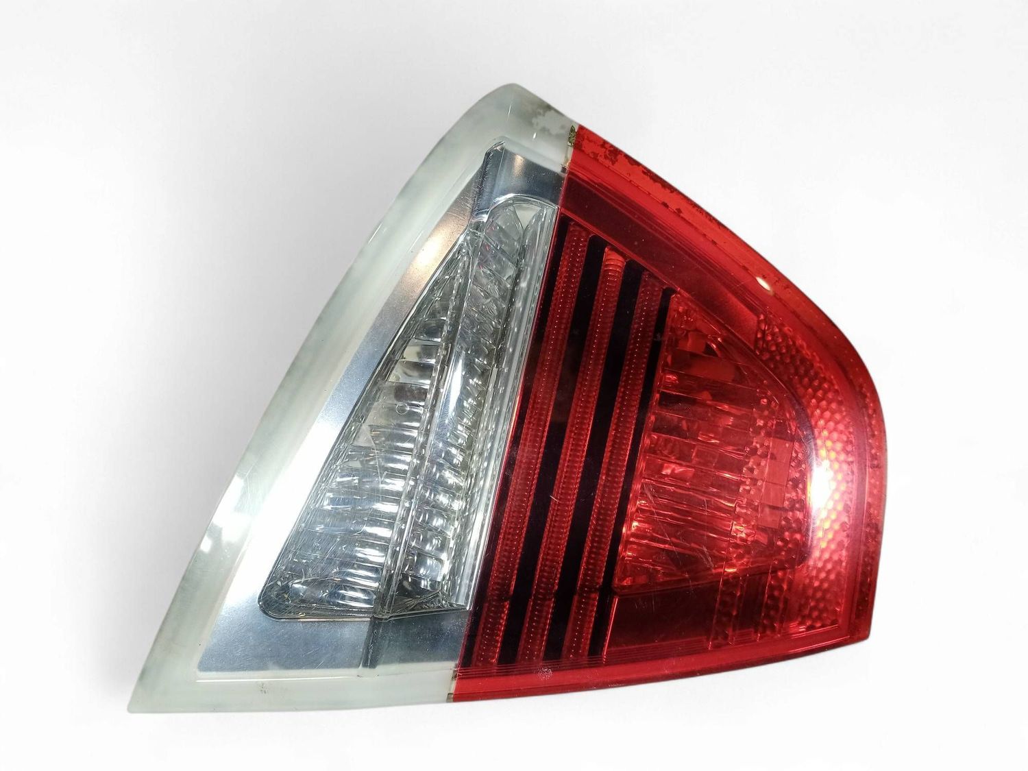 BMW 3 SERIES Tailgate rear/tail lights OEM 63216937459 — Europe Delivery