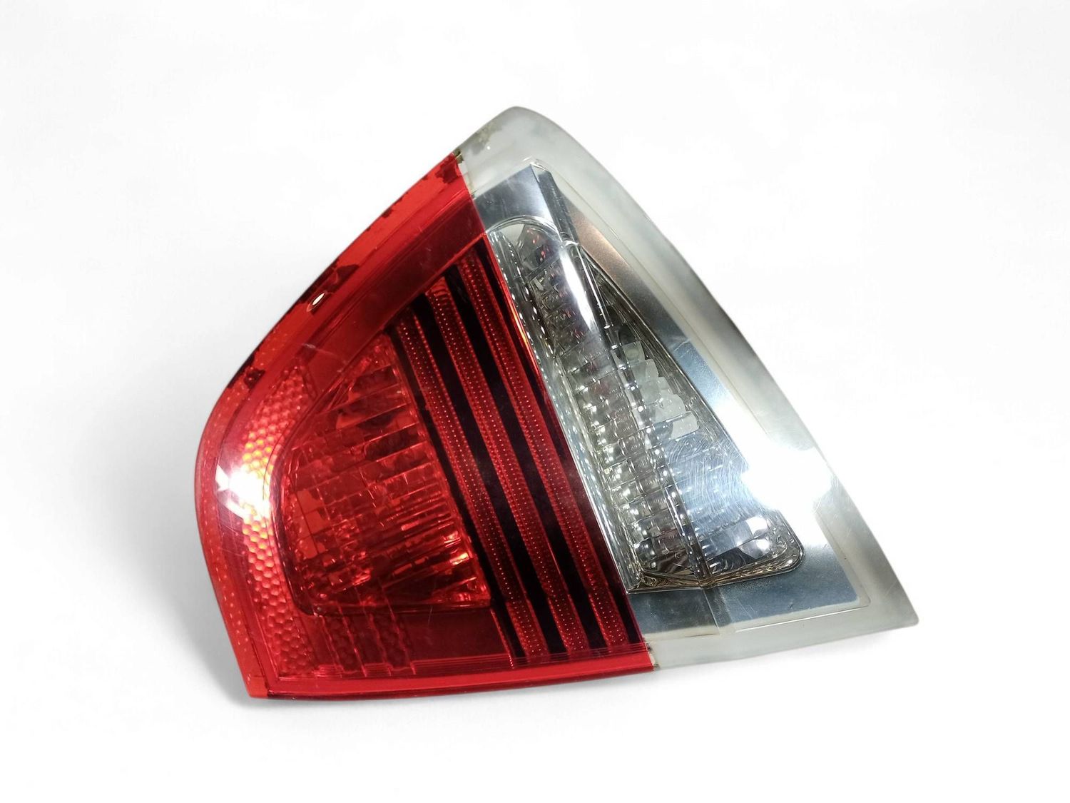 BMW 3 SERIES Tailgate rear/tail lights OEM 63216937460 — Europe Delivery