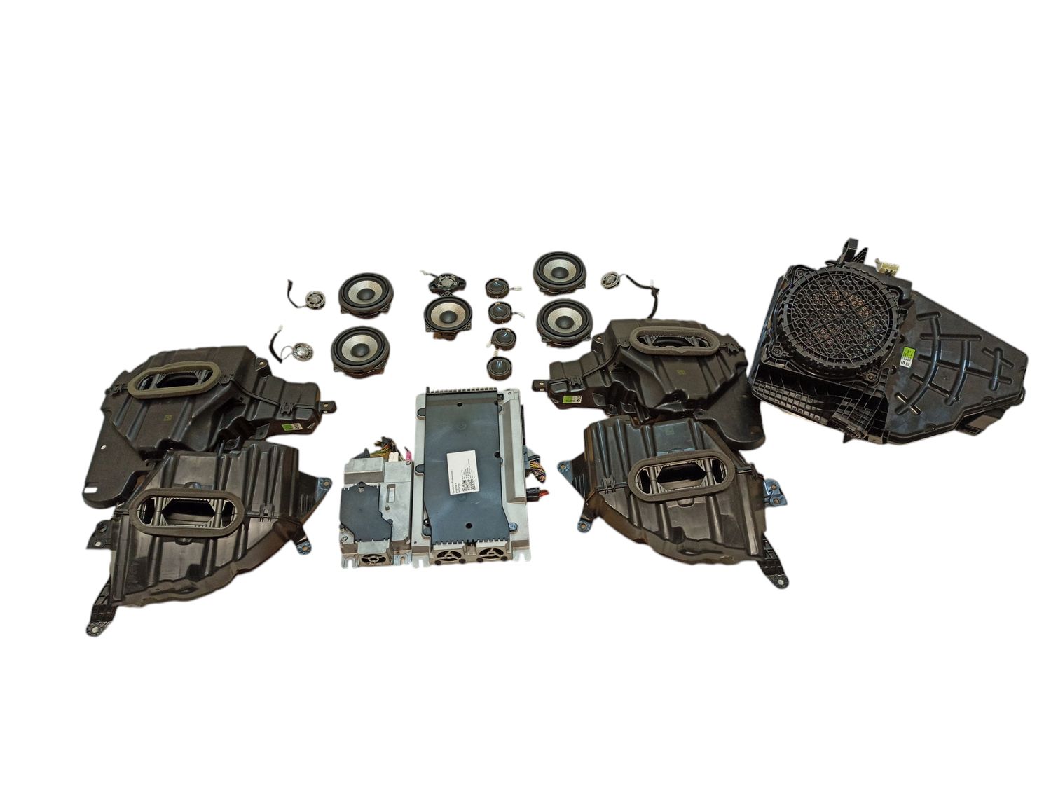 BMW 7' G70 Audio system kit OEM 2622509 — Europe Delivery