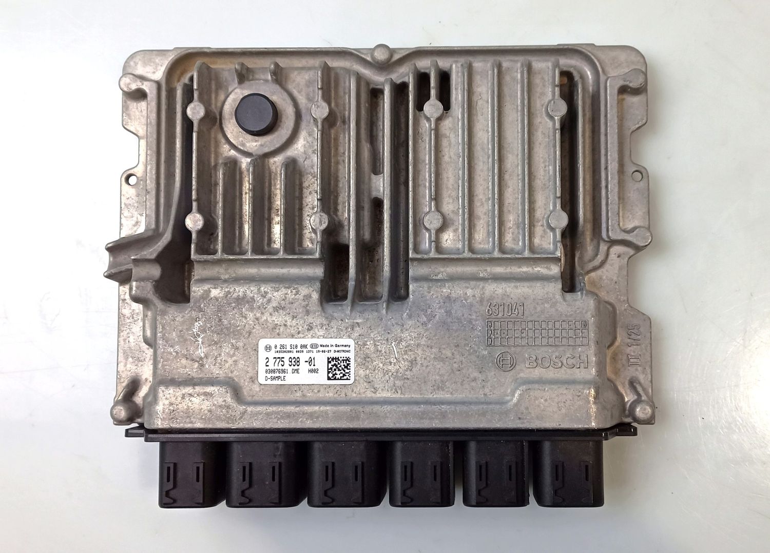 BMW X3 Engine Control Unit / module (ECU) OEM 12142775938 — Europe Delivery