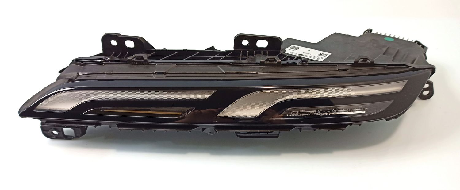 BMW 7' G70 LED Daytime headlight OEM 9450079 — Europe Delivery