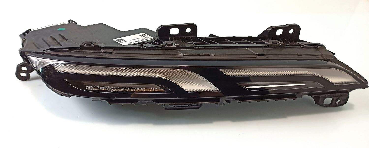 BMW 7' G70 LED Daytime headlight OEM 9450080 — Europe Delivery