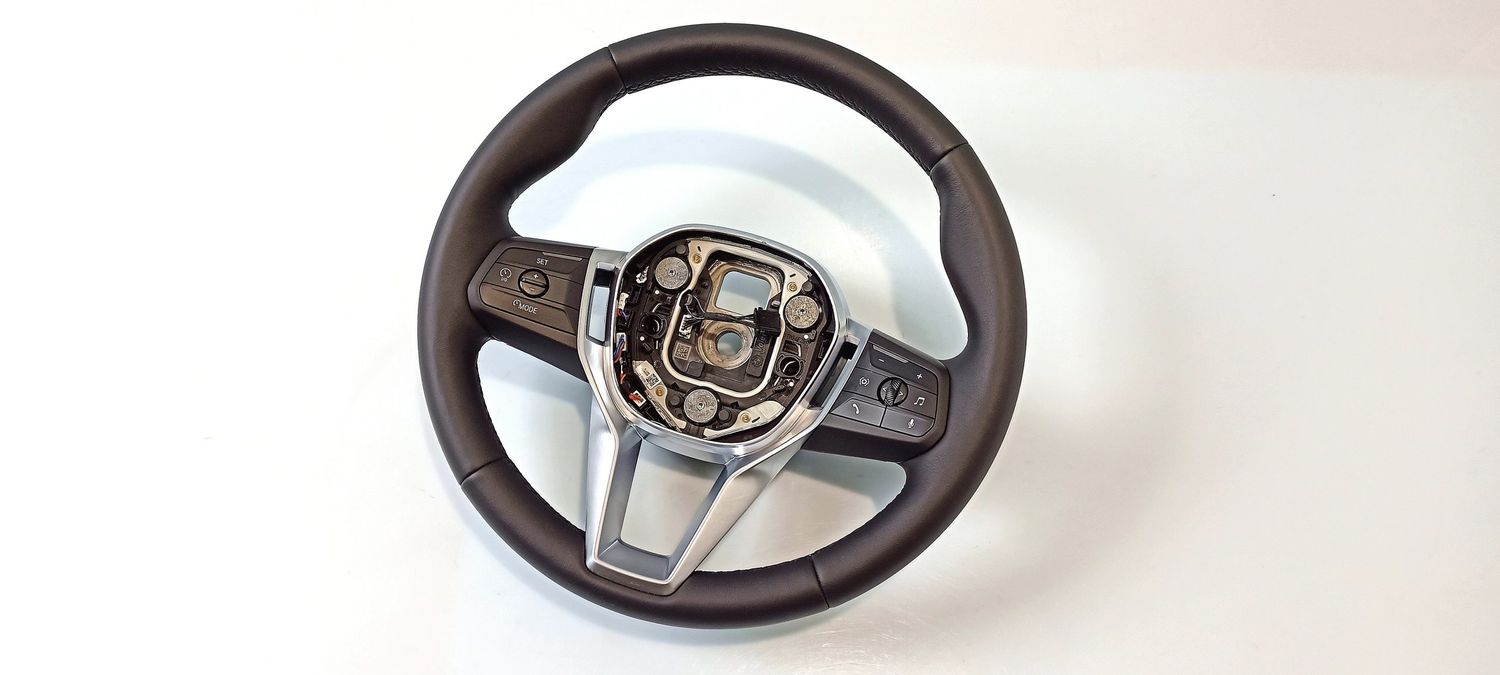 BMW X1 Steering Wheel OEM 32305A4EE18 — Europe Delivery