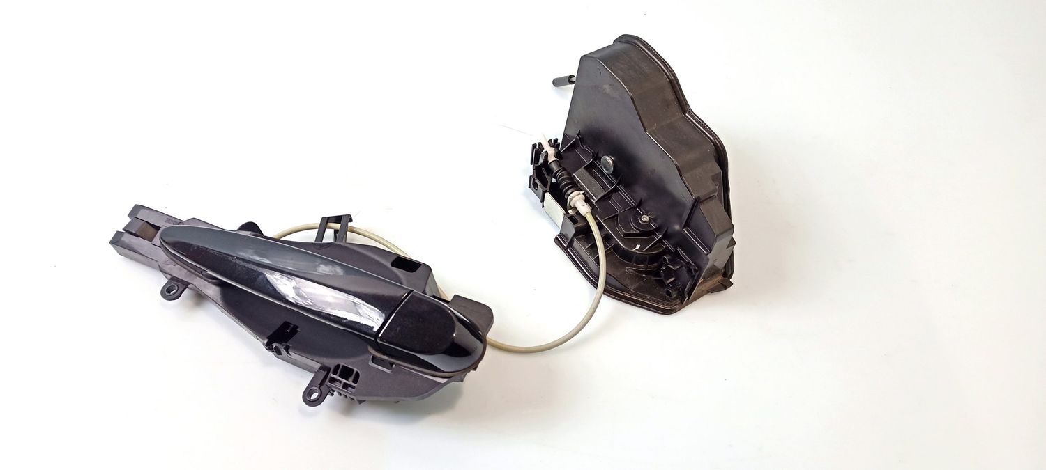 BMW X1 Front door handle cover OEM 2992985 — Europe Delivery
