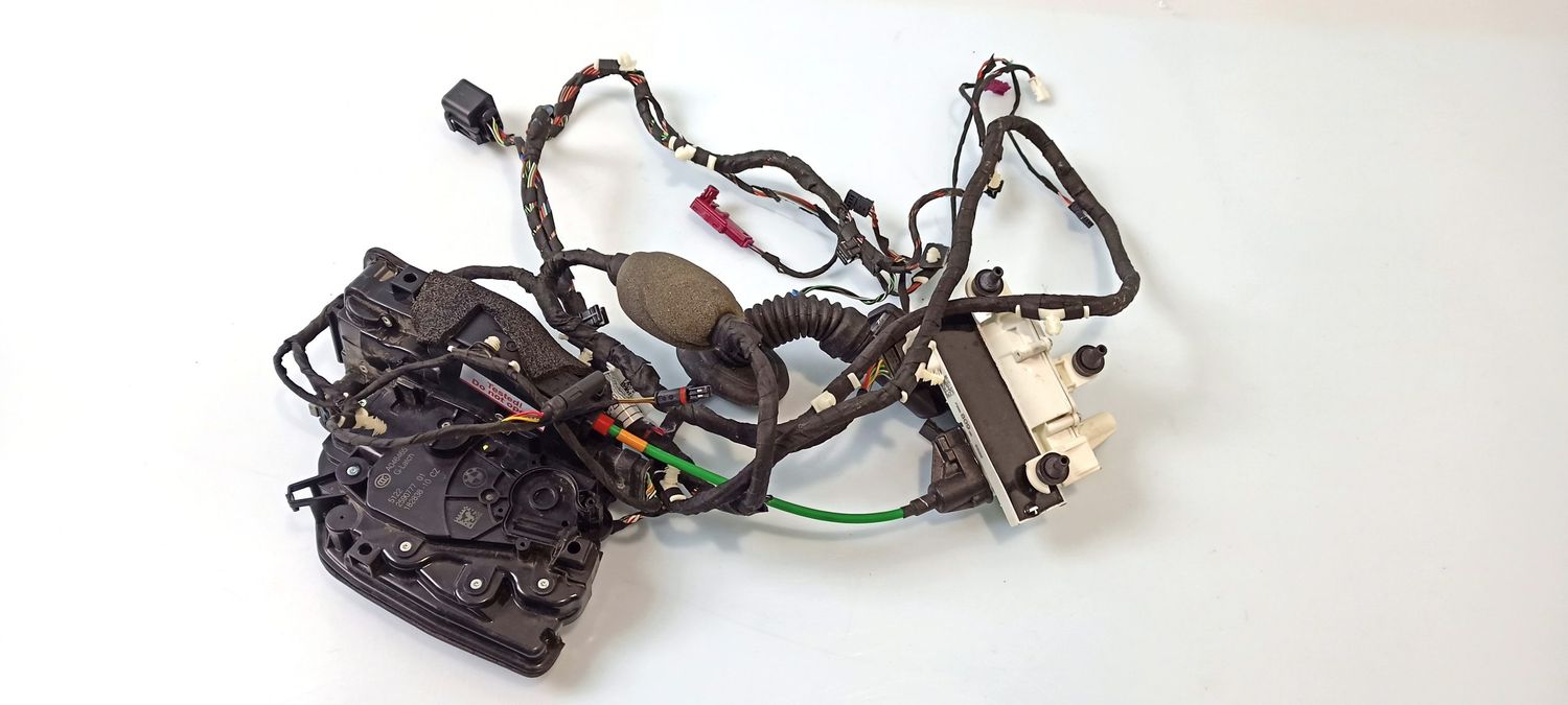 BMW M5 Rear door lock OEM 2590777 — Europe Delivery