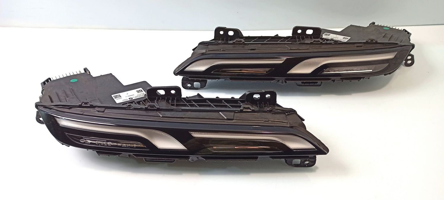 BMW 7' G70 LED Daytime headlight OEM 9450079 — Europe Delivery