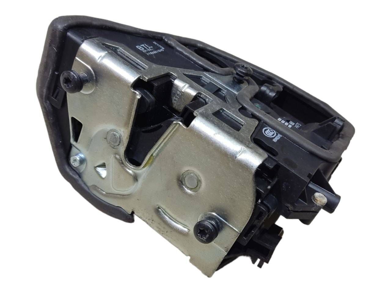 BMW 1 SERIES Front door lock OEM 7059973 — Europe Delivery
