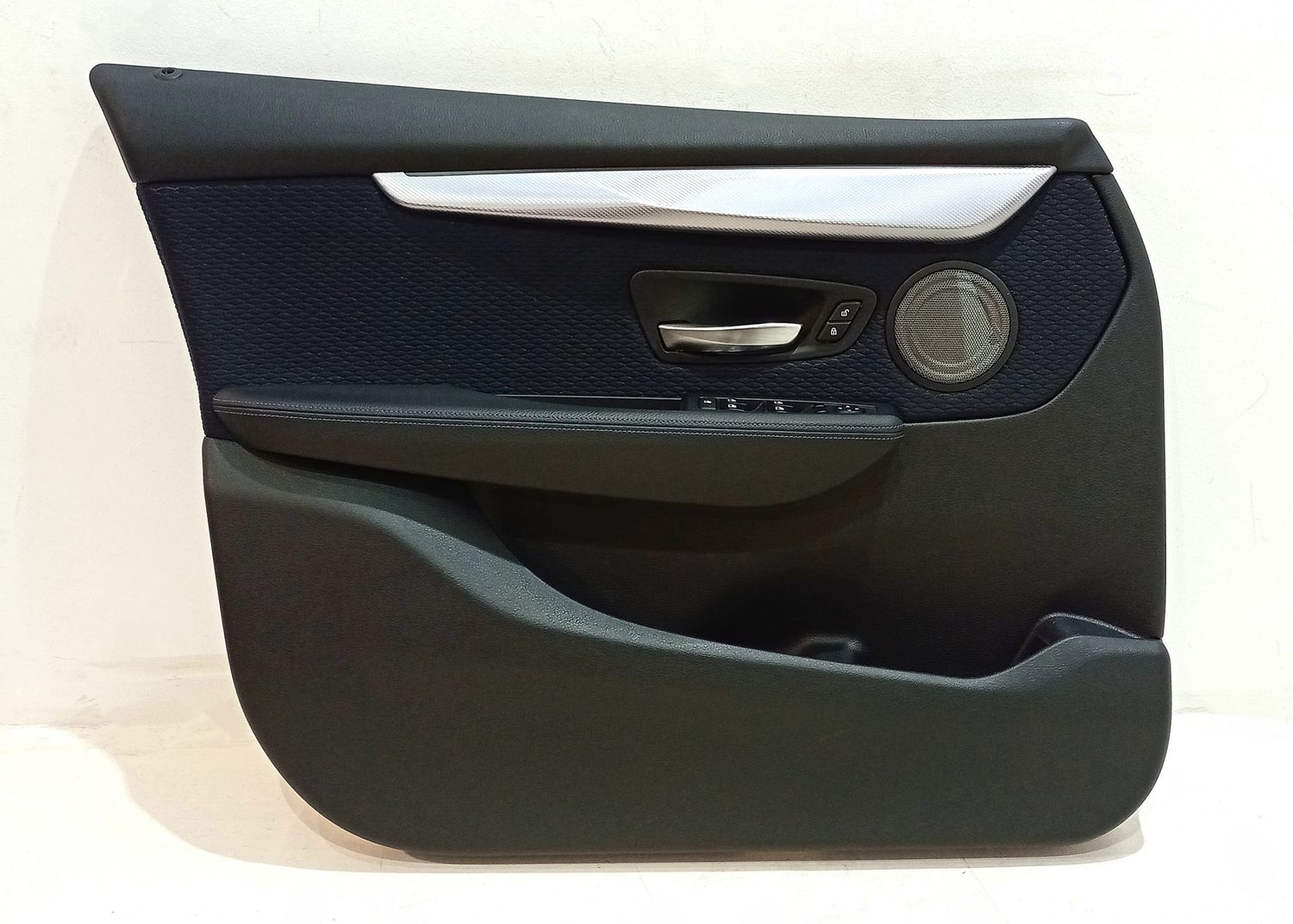 BMW 2 SERIES Front door card panel trim OEM 51418064115 — Europe Delivery