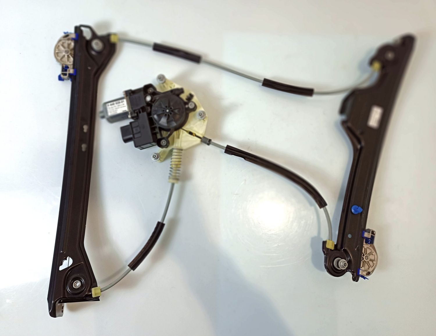 BMW 8 SERIES Tailgate boot lock/latch motor OEM 61359448928 — Europe Delivery