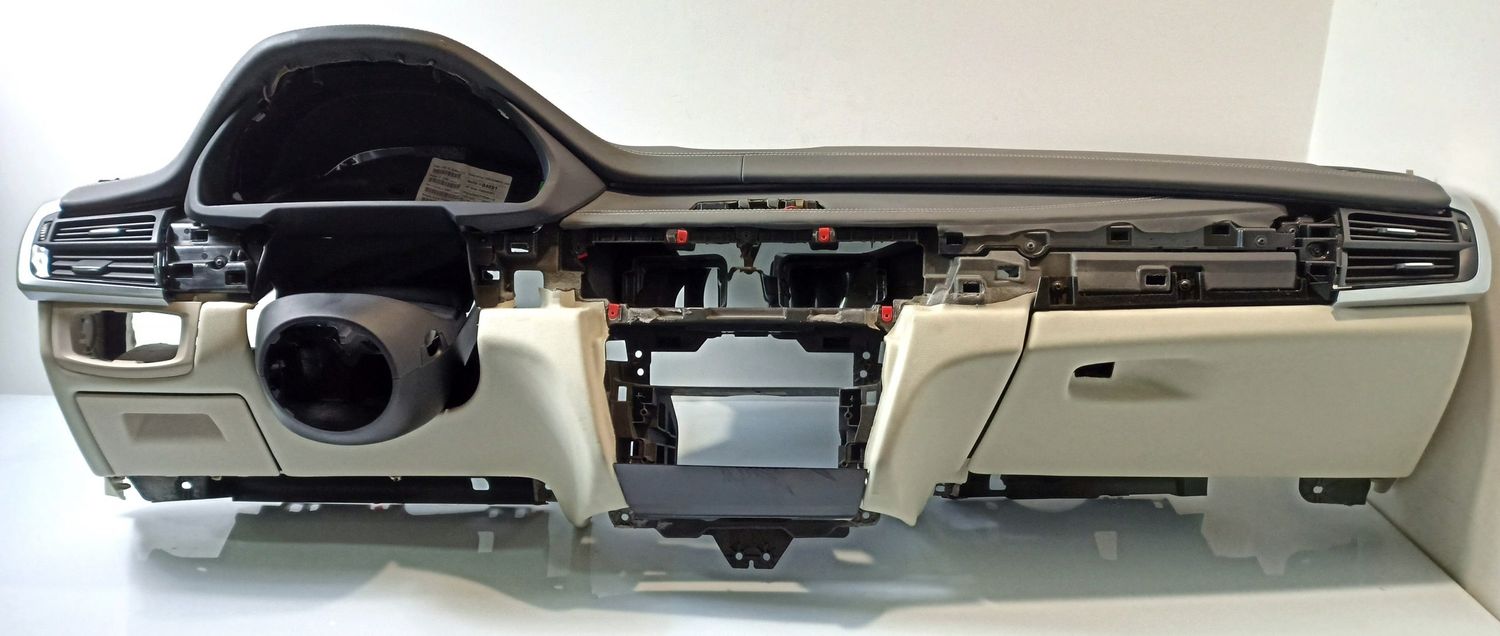 BMW X5 Dashboard OEM 0C08047 — Europe Delivery