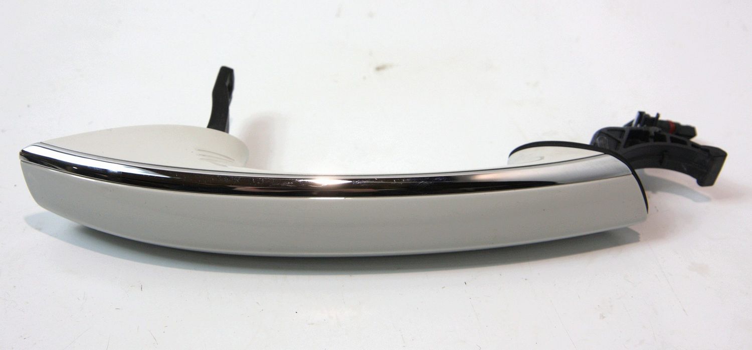 BMW 7 SERIES Front door handle cover OEM 51217392132 — Europe Delivery