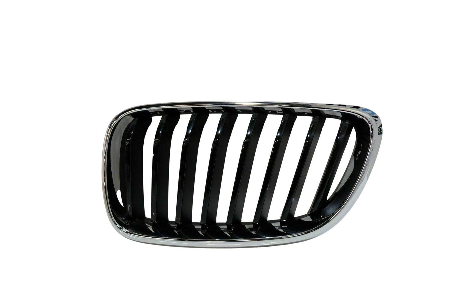 BMW 2 SERIES priekšējais buferis augšā radiators OEM 51137295523 — Piegāde Eiropā