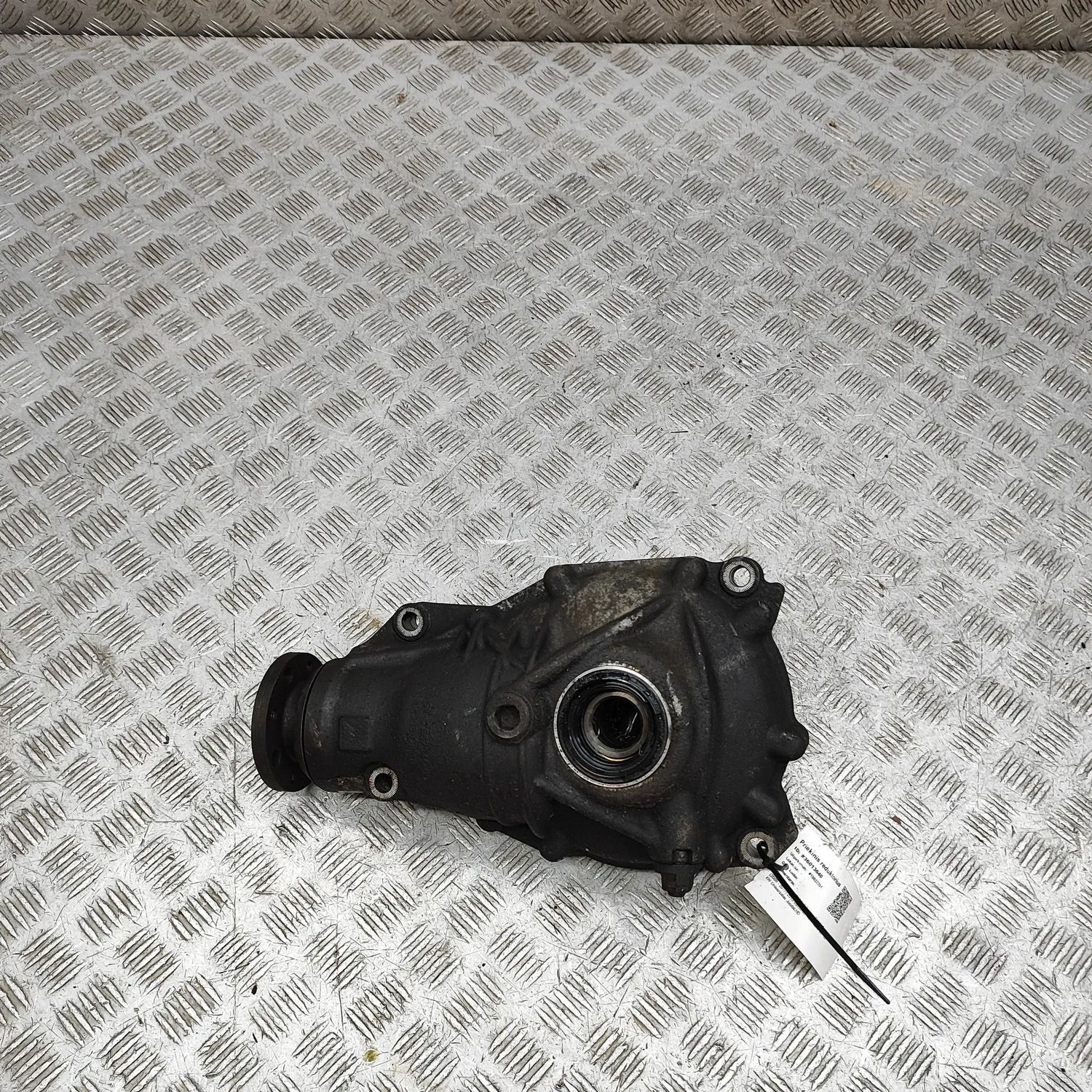 175869, 7630817 Fram differential BMW 5 SERIES (Touring F11) (2009-2017) — Leverans i Europa