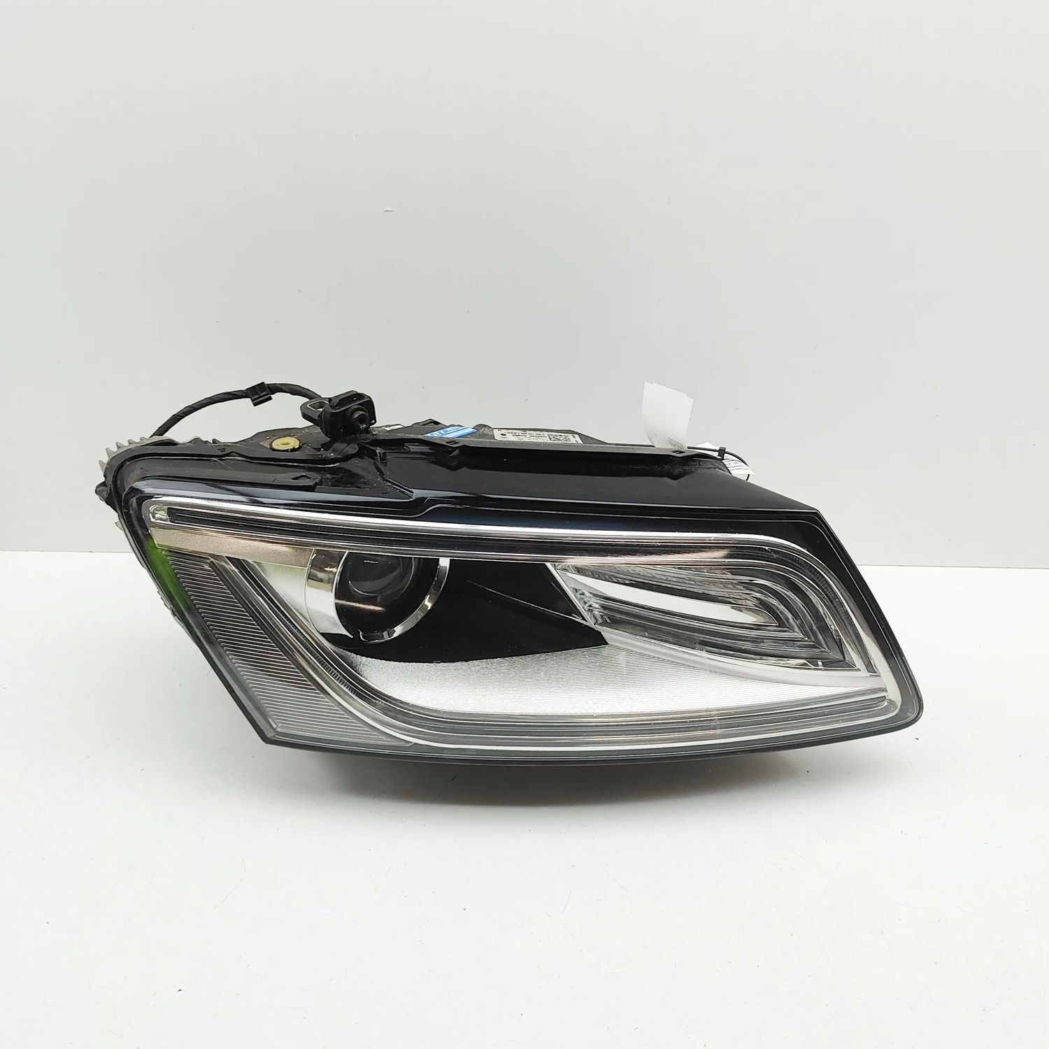 90038853, 4G0907697D, 28357987, 8K0941597B, 8R0941006D Fram höger strålkastare AUDI Q5 (8R) (2008-2017) — Leverans i Europa