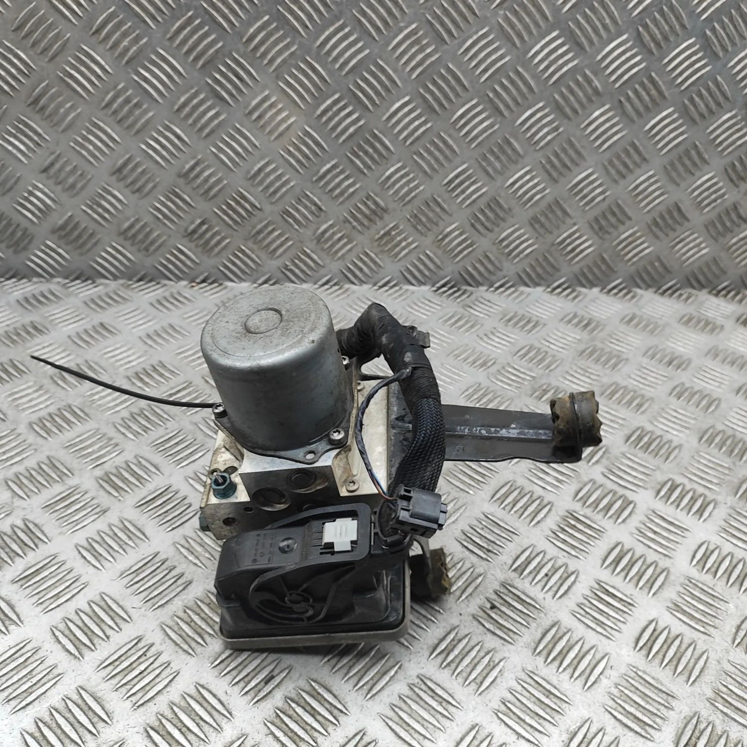 5A01940, 5A01941, 6817296 ABS-pump BMW X4 (G02, F98) (2017-...) — Leverans i Europa