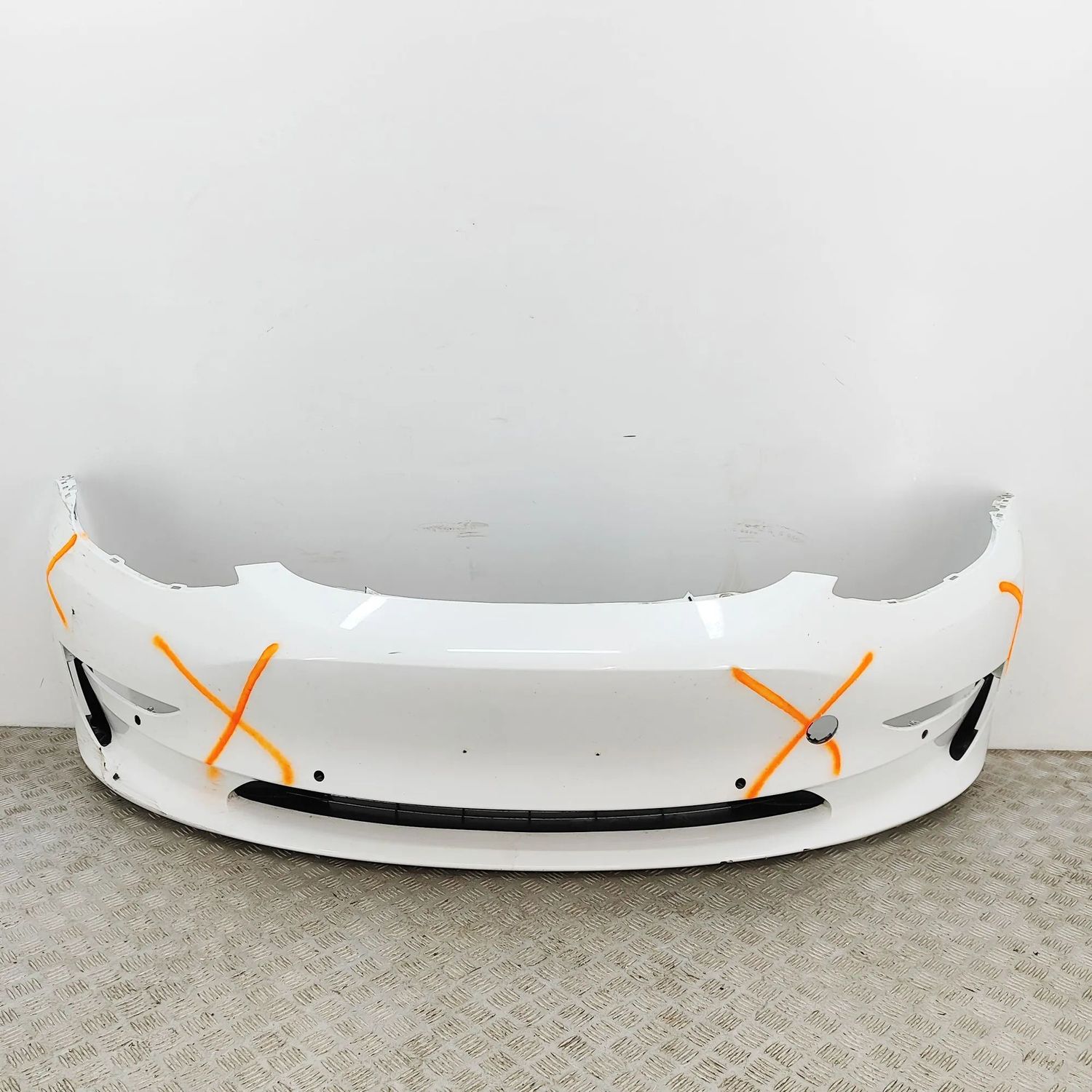 1084168-S0-E zderzak przedni TESLA MODEL 3 (2018-...) — Dostawa w Europie