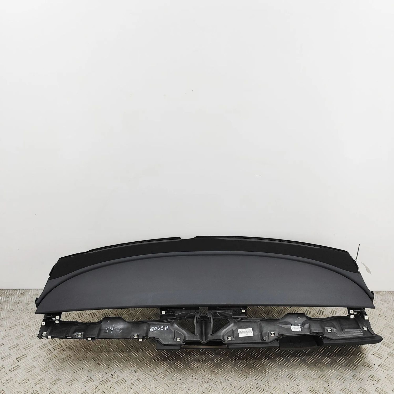 1111609-00 Dashboard TESLA MODEL Y (2019-...) — Leverans i Europa