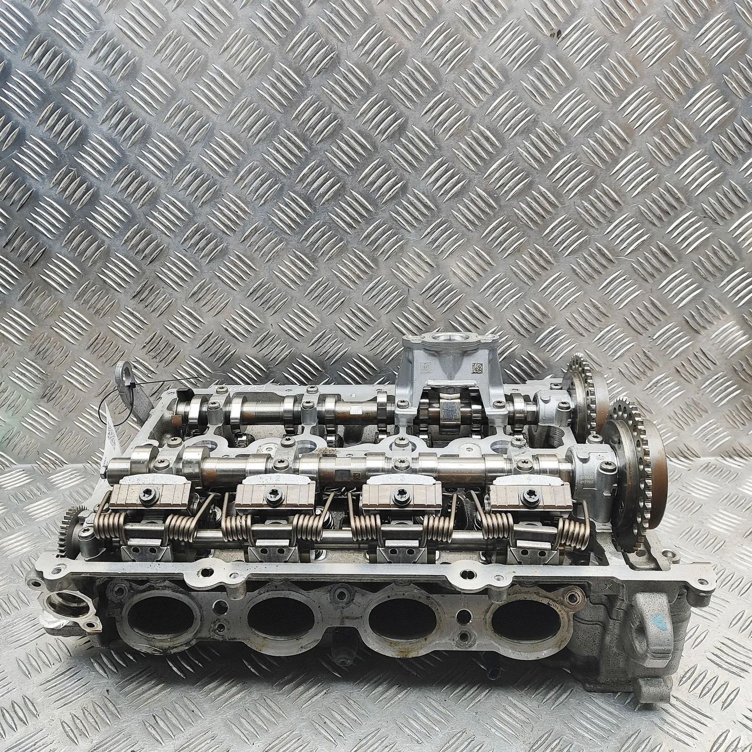 1019164 Motor cylinder head BMW X1 (F48) (2014-2022) — Leverans i Europa