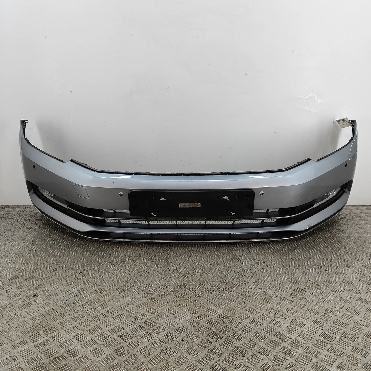 3G0807221A främre stötfångare VW PASSAT (Variant B8 3G5) (2014-...) — Leverans i Europa