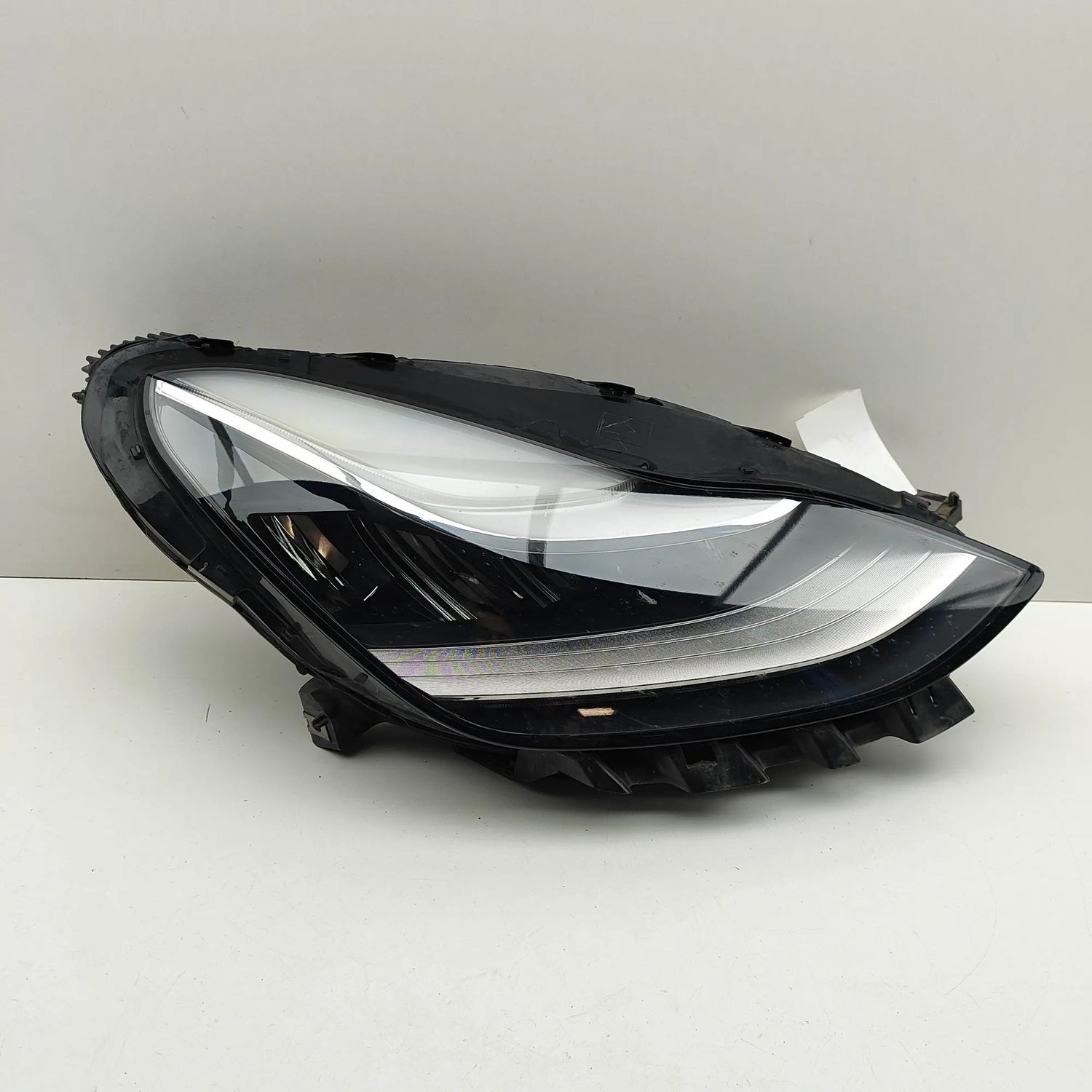 1077380-00-B Przedni prawy reflektor TESLA MODEL 3 (2018-...) — Dostawa w Europie