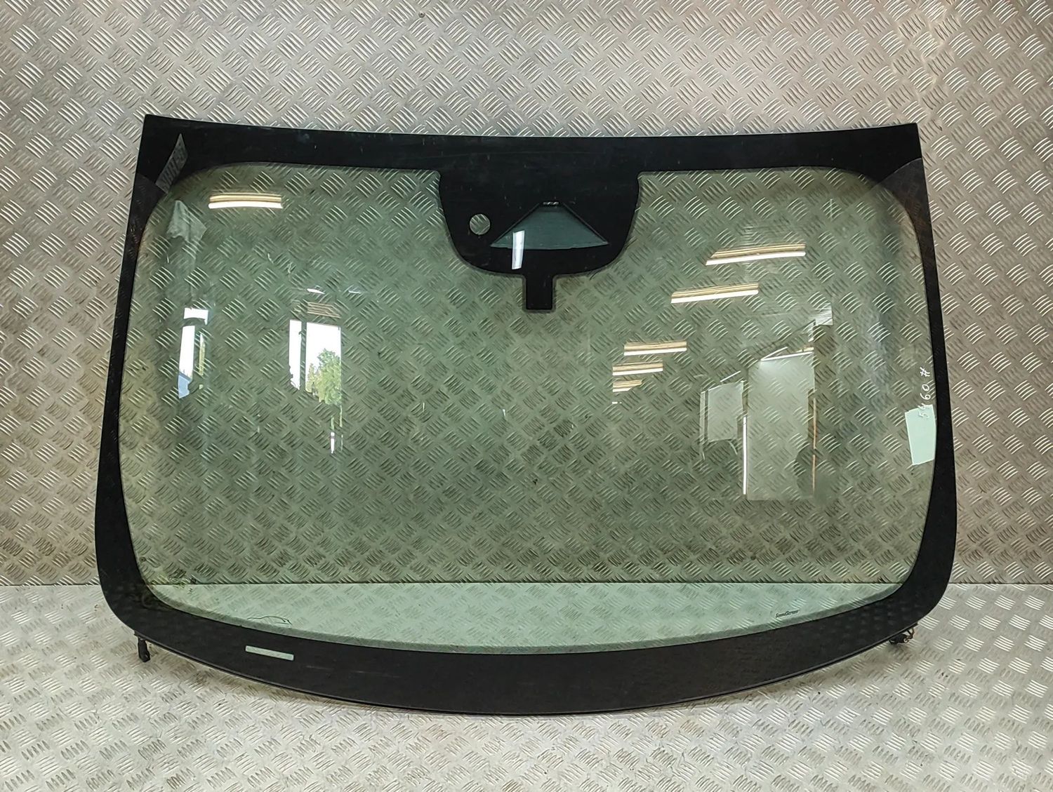 SV4B-S03100-D Fram windshield FORD KUGA (III DFK) (2019-...) — Leverans i Europa