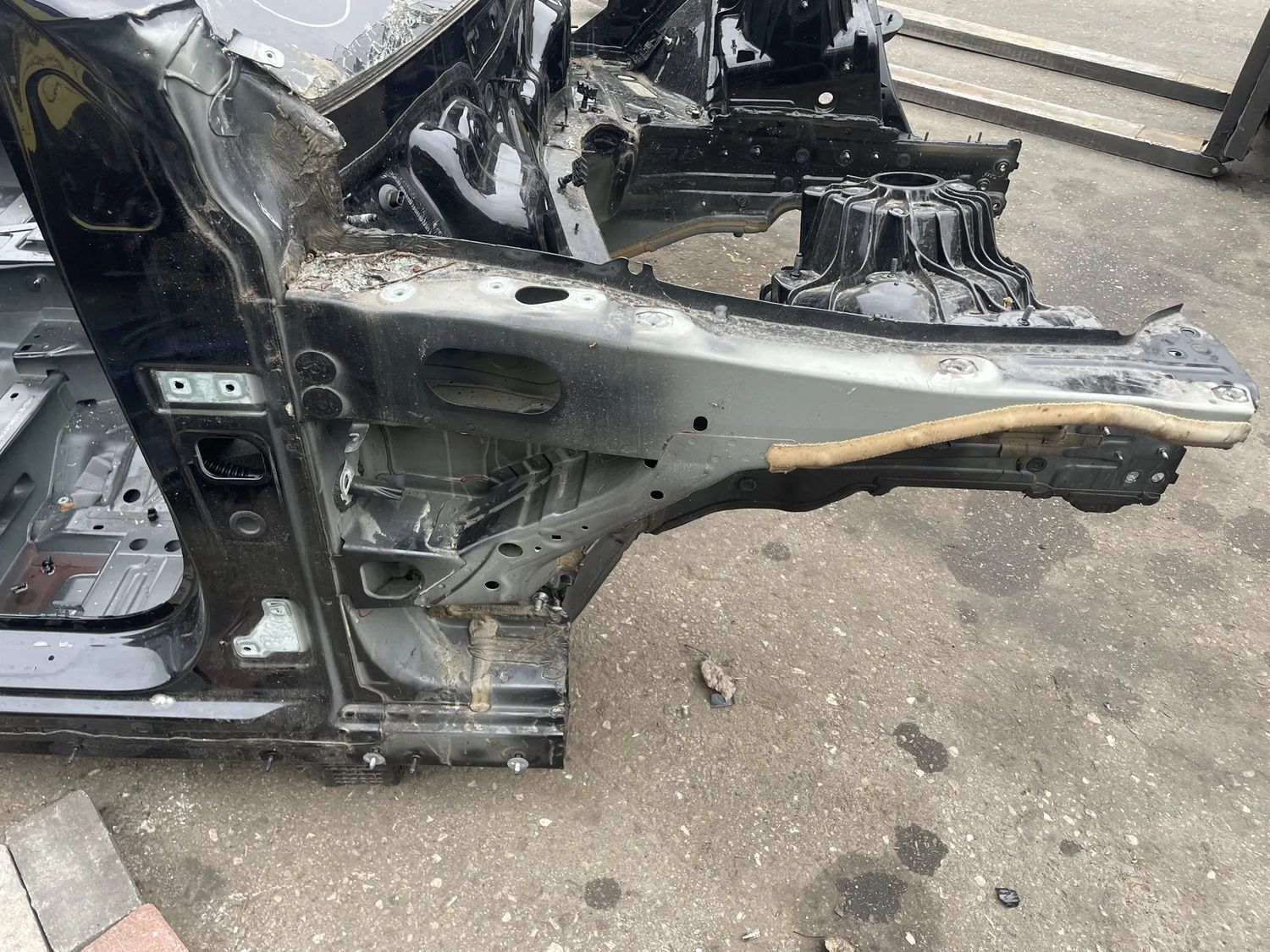Przedni prawy quarter panel MERCEDES-BENZ EQC (2020-...) — Dostawa w Europie